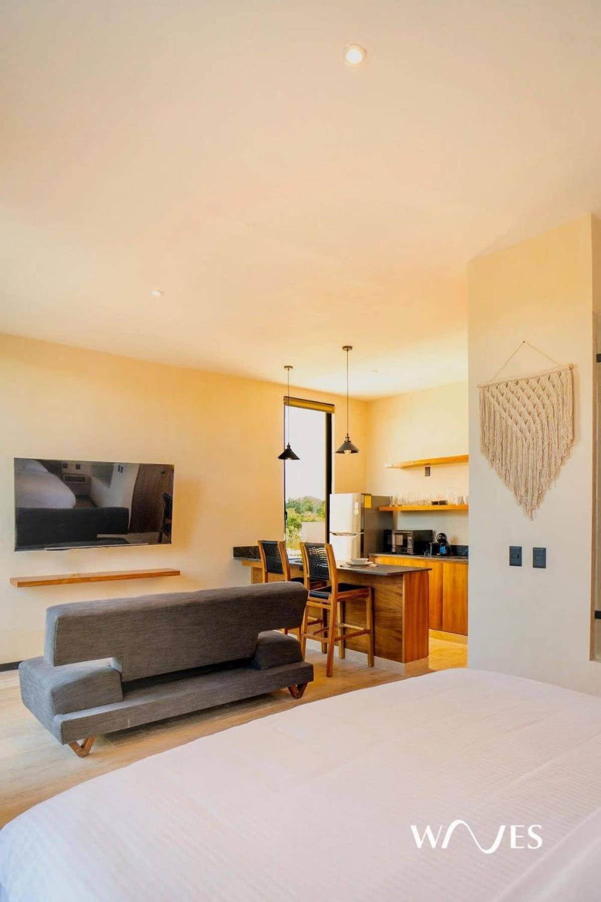 Great Located Ph With Private Pool By Waves Management